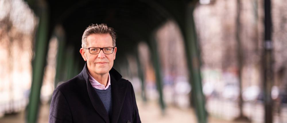 Steffen Mau, Professor für Makrosoziologie und Autor des Bestsellers „Ungleich vereint“, ist am 9. Februar zu Gast im Hans Otto Theater.