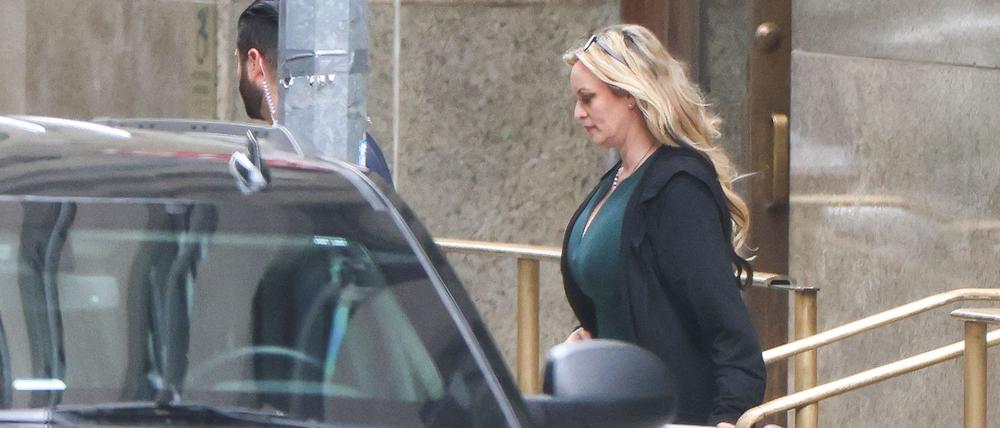 Stormy Daniels verlässt am 9. Mai das Gericht in New York.