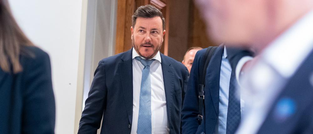 Signa-Gründer René Benko trifft im Parlament ein.