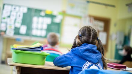 Kommt hier bald eine digitale Tafel hin? Ein Klassenzimmer in einer deutschen Schule.