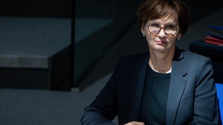 Bettina Stark-Watzinger (FDP), Bundesbildungsministerin, auf der Regierungsbank im Deutschen Bundestag