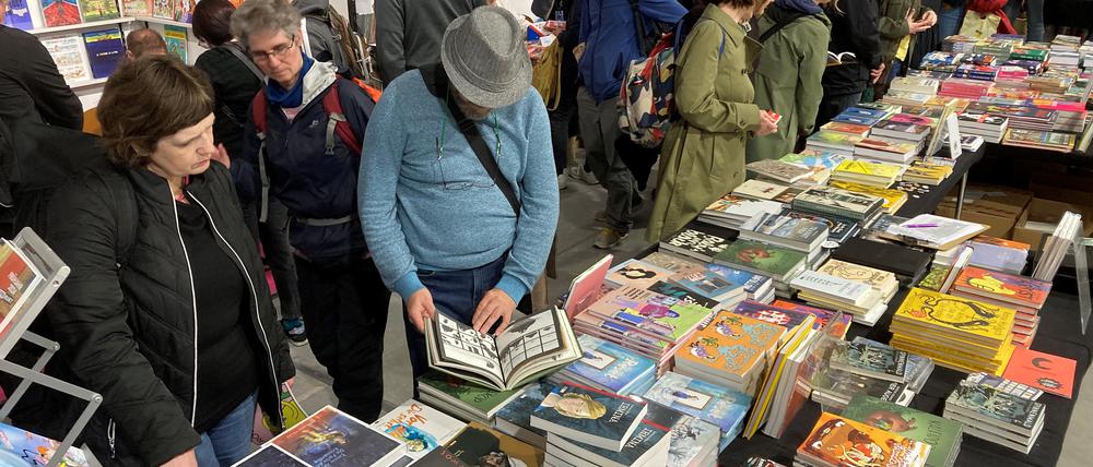 Besucher:innen beim Internationalen Comic-Salon Erlangen 2024, dem bedeutendsten deutschsprachigen Szene-Festival.