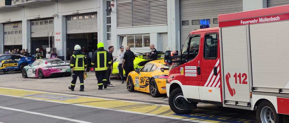 Vor dieser Box auf dem Nürburgring ereignete sich die Explosion.