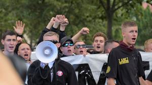 Rechte nehmen am 10. August an einem Protest gegen den CSD in Bautzen teil.