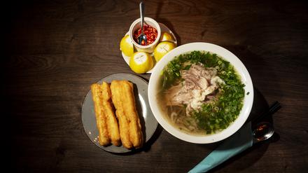 Essen gehen im Dong Xuan Center mit Tran Nam Nguyen im Vietnam Quan Restaurant, Herzbergstraße 104.