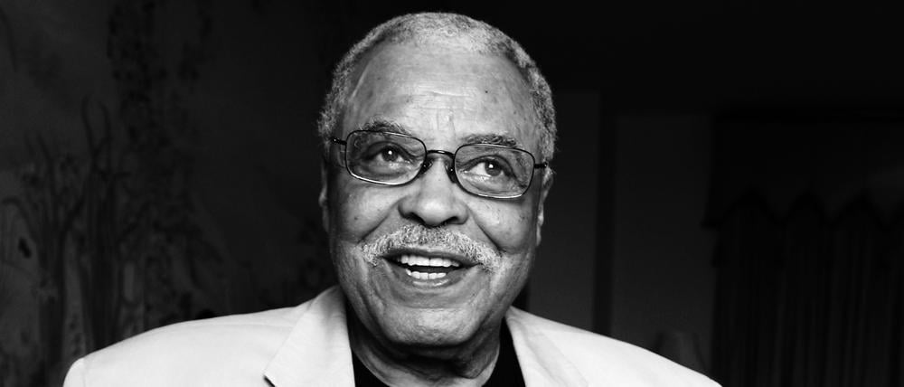 Der Schauspieler James Earl Jones spielte Rollen am Broadway, im Kino und im Fernsehen, berühmt aber wurde er mit seiner Stimme.