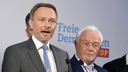 Christian Lindner und Wolfgang Kubicki beim Wahlabend der FDP zur Landtagswahl in Schleswig-Holstein.