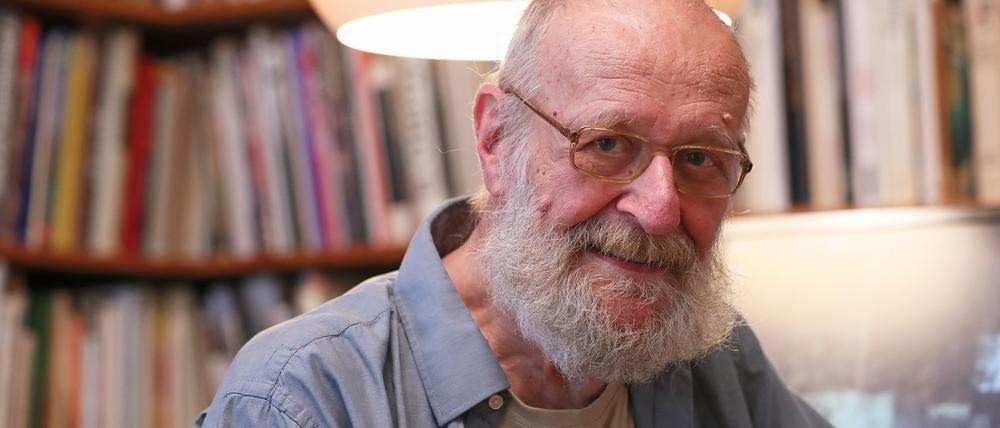 Kunsthistoriker Andreas Hüneke (1944-2024) in seinem Arbeitszimmer.