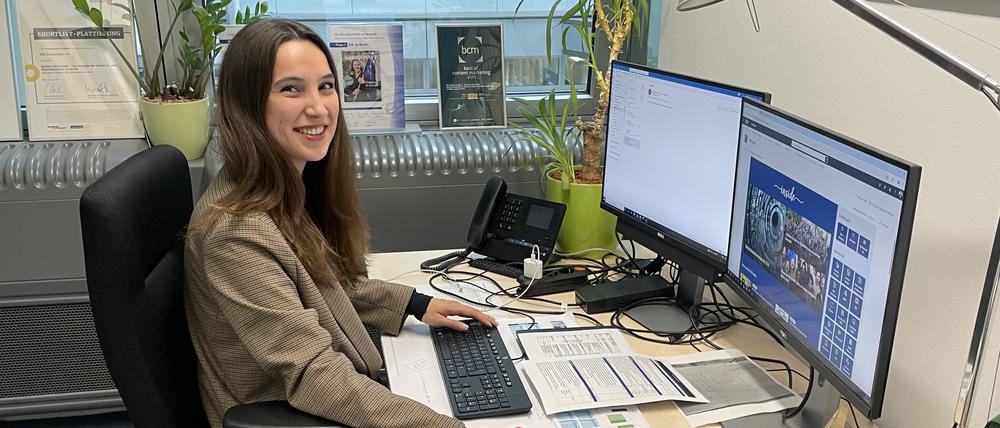 Mia. L. (24), lässt sich bei der Industrie- und Handelskammer zu Berlin im dritten Lehrjahr zur Kauffrau für Büromanagement ausbilden.