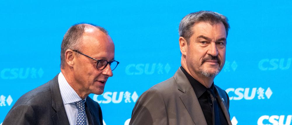 Bayerns Ministerpräsident Markus Söder (CSU) und CDU-Chef Friedrich Merz auf der Bühne beim CSU-Parteitag (Symbolbild)