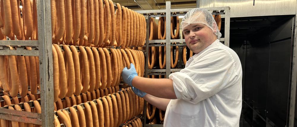 David-Uwe S. (21), 1. Lehrjahr, berichtet von seiner Ausbildung als Fleischer bei MAGO Berlin in Reinickendorf.