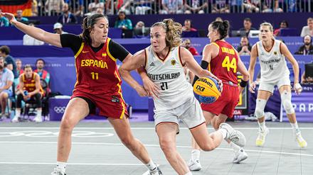 Svenja Brunckhorst (re.) feierte mit der Goldmedaille das perfekte Ende ihrer Basketball-Karriere.