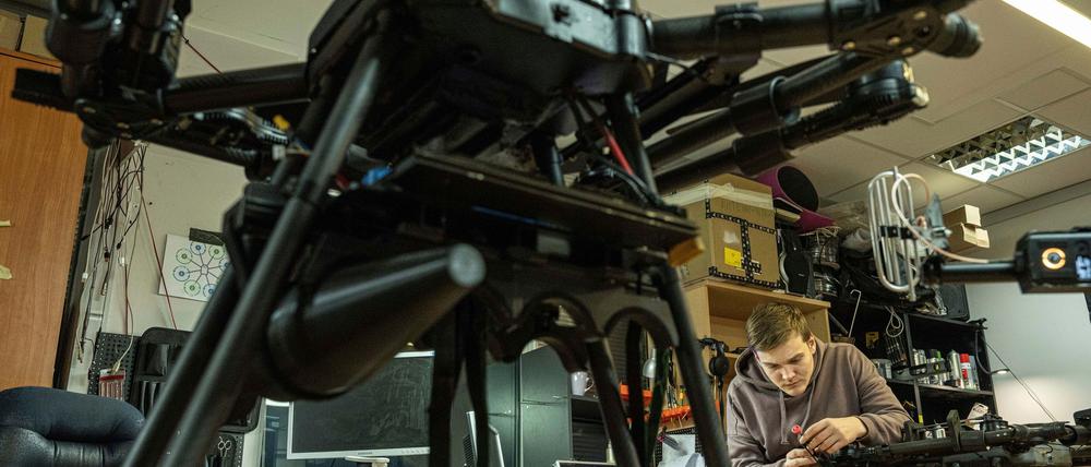 Russischer Versorgungszug mit Kampfdrohnen zerstört. (Archivbild)