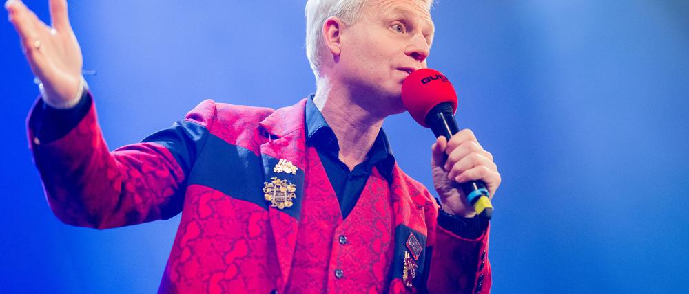 Dass der Karneval dieses Jahr parallel zum Bundestagswahlkampf stattfindet, sieht Guido Cantz als Herausforderung (Archivbild).