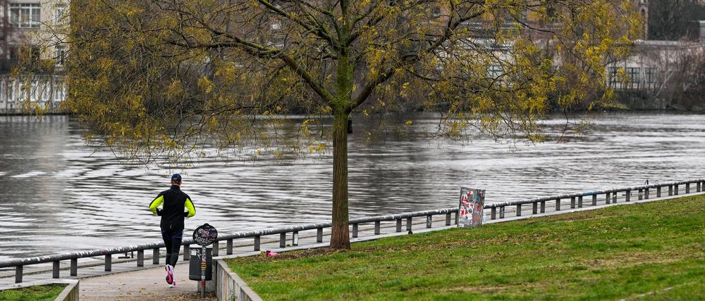 Viele Wolken und Regen gibt es am Montag in der Hauptstadtregion. (Archivfoto)