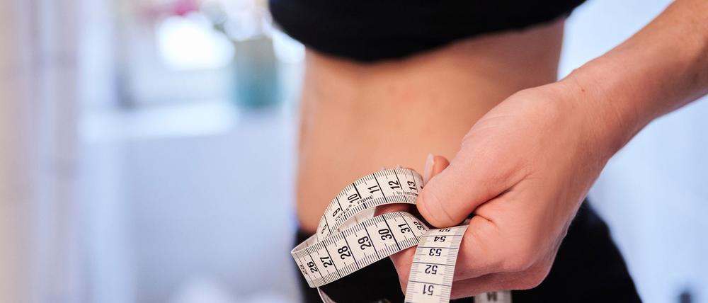 Erfolgreich abnehmen - das wollen viele (Symbolbild)