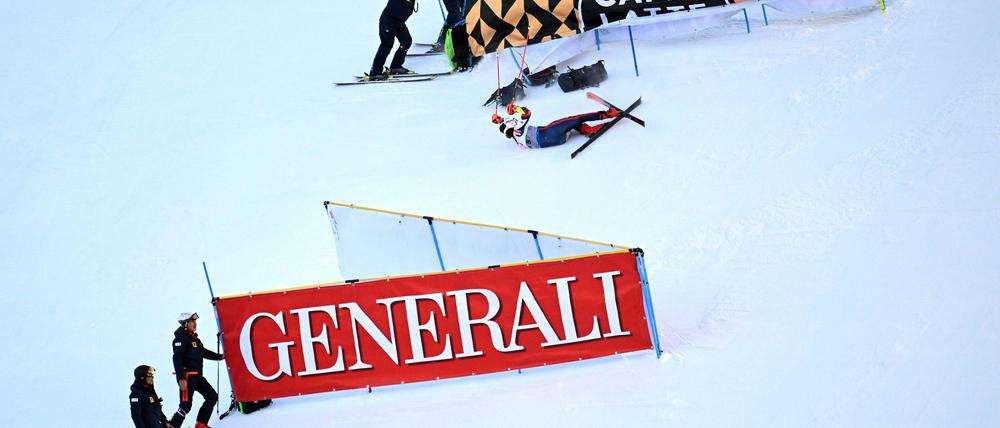 Der Brite Calum Langmuir stürzte im Team-Event der alpinen Ski-WM, blieb aber unverletzt.