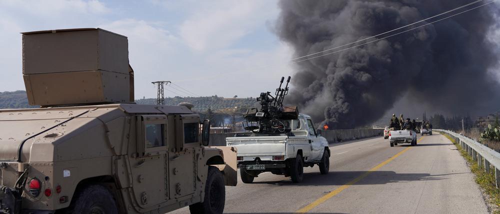 Regierungstruppen wurden nach Latakia geschickt, um den Aufstand der Assad-treuen Milizen zu beenden.