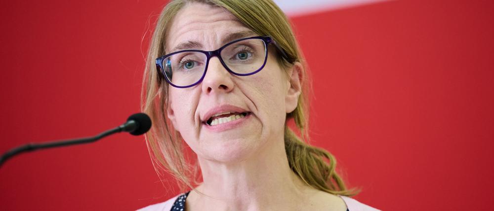 Linke-Landesvorsitzende Franziska Brychcy will sich künftig stärker auf die Bildungspolitik im Abgeordnetenhaus konzentrieren. (Archivbild)
