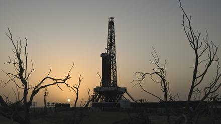 Ein Bohrloch in der nordwestchinesischen Wüste erreichte eine Tiefe von 10.910 Metern – durchdrang damit aber noch nicht die Erdkruste.