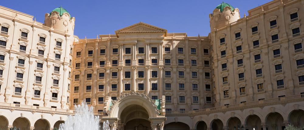 Das Ritz-Carlton-Hotel, in dem Gespräche zwischen Russland und den USA in Riad, Saudi-Arabien stattfinden (24. März 2025).
