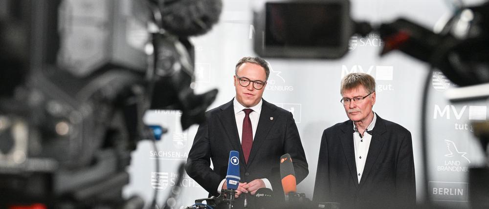 Thüringens Ministerpräsident Mario Voigt und IHK-Vertreter Ralf-Uwe Bauer richten Forderungen an die künftige Bundesregierung.