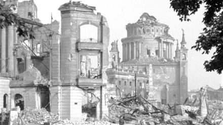 Zerstörtes Potsdam nach dem verheerenden Bombardement während des Zweiten Weltkriegs.