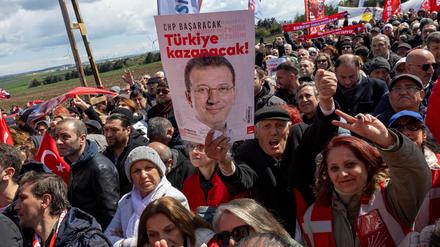 Demonstration von Unterstützern des Istanbuler Bürgermeisters Ekrem Imamoglu
