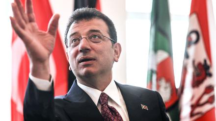 Opposition und Kritiker werfen der Regierung vor, den Oppositionspolitiker Imamoglu durch die Verfahren gegen ihn kaltstellen zu wollen. (Archivbild)