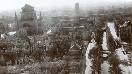 Ein Luftbild der Royal Air Force der Potsdamer Innenstadt vom August 1945.