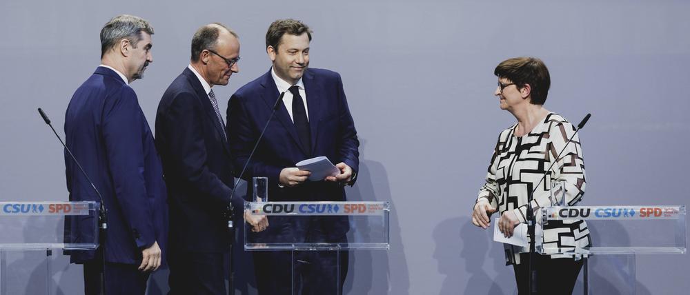 Die Männerquote ist gesichert: Markus Söder, Friedrich Merz und Lars Klingbeil, Vorsitzende von CSU, CDU und SPD, mit der SPD-Co-Vorsitzenden Saskia Esken, bei der Präsentation des Koalitionsvertrags.