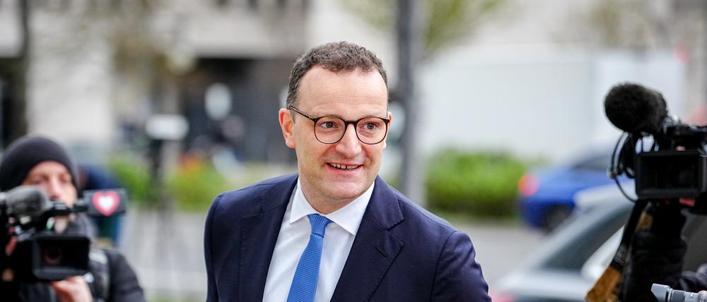 Jens Spahn (CDU) kommt zu Koalitionsverhandlungen von Union und SPD an der CDU-Parteizentrale, dem Konrad-Adenauer-Haus, an (Archivbild).