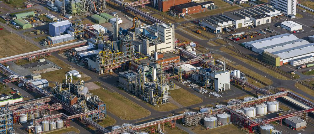 Über diesem Industriegelände in Brunsbüttel werden immer wieder Drohnen gesichtet.