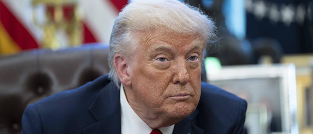 US-Präsident Donald Trump sitzt im Oval Office des Weißen Hauses (Archivbild).