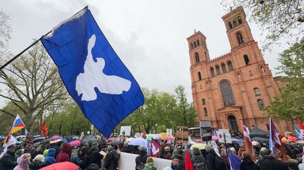 Die Organisatoren wenden sich vor allem gegen die Kriege in der Ukraine und im Gaza-Streifen.