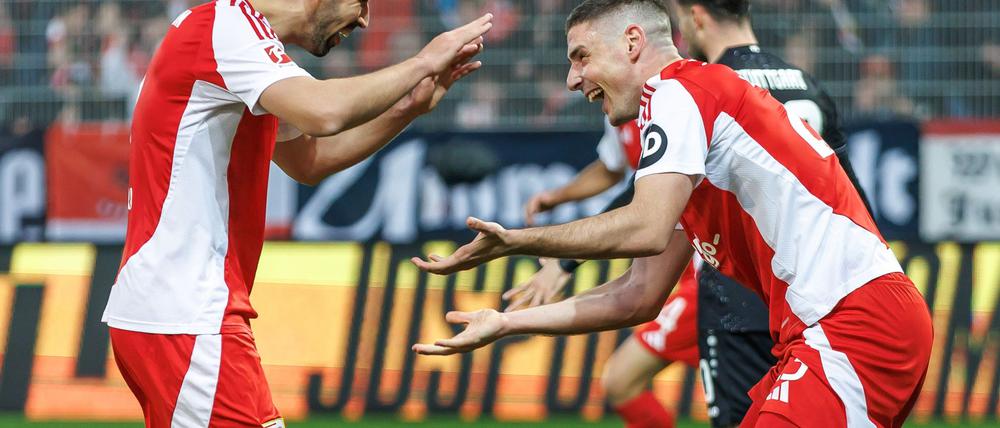 Ilic (r.) traf doppelt in Halbzeit eins.