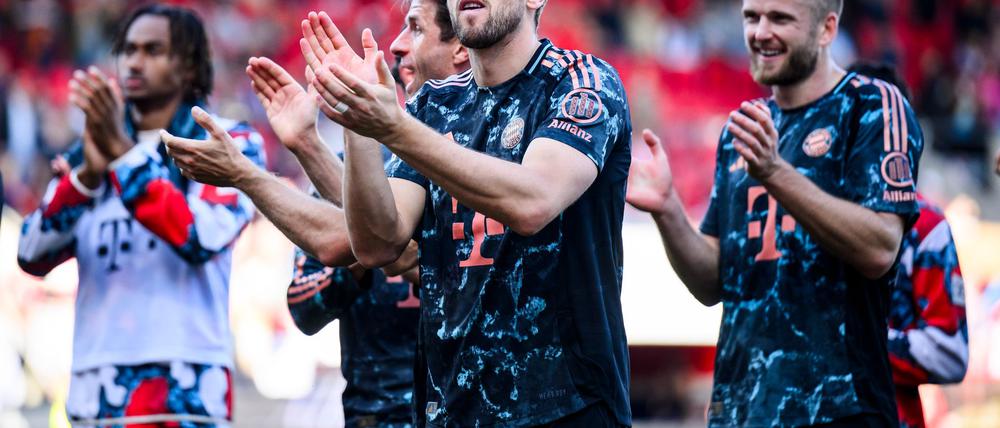 Meldeten sich nach dem Champions-League-Aus eindrucksvoll zurück: Harry Kane (M.) und die Bayern.