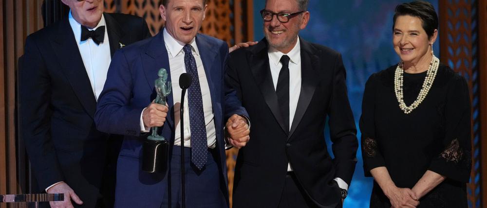 Ensemble aus dem Film „Konklave“ bei den Screen Actors Guild Awards (SAG) in Los Angeles im Februar: John Lithgow (von links), Ralph Fiennes, Sergio Castellitto und Isabella Rossellini. (Archivbild)