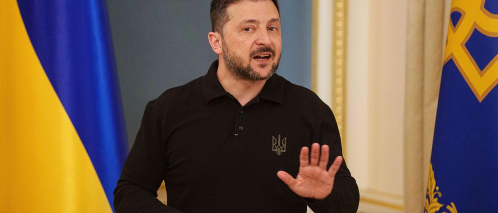 Einen Verzicht auf die von Russland annektierte Schwarzmeer-Halbinsel Krim als Weg zum Frieden mit Moskau lehnt der ukrainische Präsident Wolodymyr Selenskyj ab. (Archivbild)