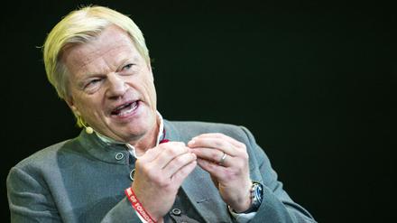 Ex-Vorstandschef Oliver Kahn sieht die Ibiza-Reise von Bayern-Stars kritisch.