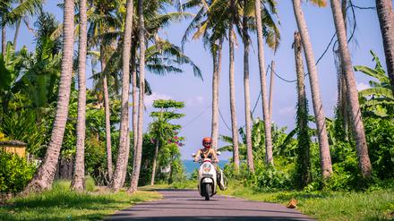 Auf Bali sorglos die schönsten Strände finden: geht mit dem Motorroller ziemlich gut.