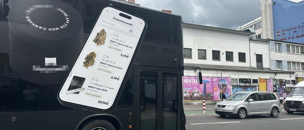 Cannabis-Werbung eines Online-Anbieters auf einem Bus in Berlin-Neukölln.