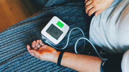 Ein Blutdruckmesser für den Heimgebrauch. (Symbolbild)