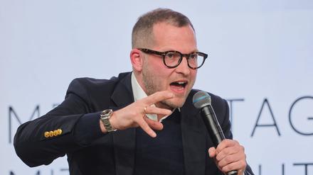 Julian Reichelt spricht auf einer Veranstaltung.