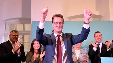 So sehen Sieger aus: Nordrhein-Westfalens Ministerpräsident Hendrik Wüst am Sonntagabend.