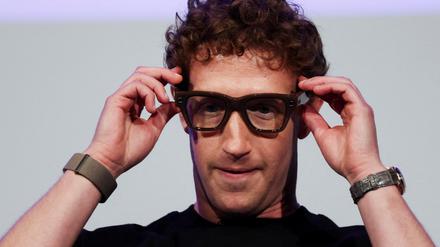 Meta-Chef Mark Zuckerberg trägt eine Meta Ray-Ban Brille während einer Präsentation in der Meta Zentrale in Menlo Park in Kalifornien am Mittwoch, den 17. September 2025.