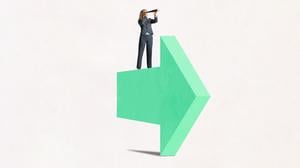 Eine Business-Frau steht auf einem Pfeil und blickt in ein Fernrohr.