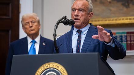 Trump und sein Gesundheitsminister Robert F. Kennedy Jr. behaupten, Paracetamol könne Autismus verursachen.