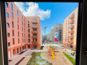 Blick aus einer Musterwohnung in den neuen Innenhof.