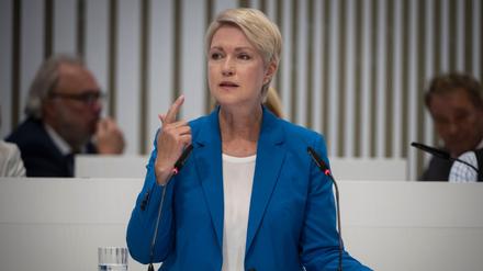 Manuela Schwesig, Ministerpräsidentin von Mecklenburg-Vorpommern, hält im September 2024 eine Rede im Landtag.
